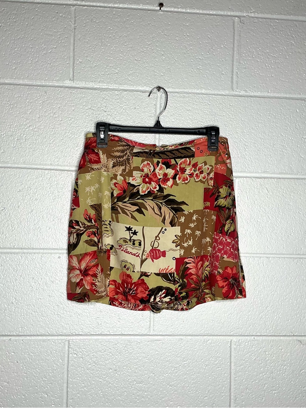 < Vintage Bamboo Traders Hawaiian Tropical Patchwork Mini Skirt >